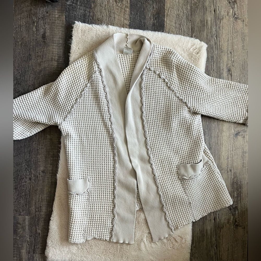 Open-Front Waffle Knit Cardigan in Cream with Scallop Trim